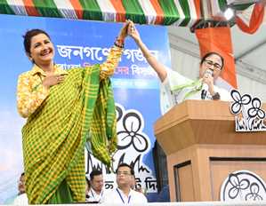 बुलाए जाने पर भी राजभवन में नहीं जाऊंगी : ममता बनर्जी